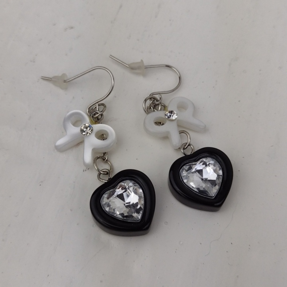 🌻3 For $15 Black & Crystal Heart Bow Drop Earrings